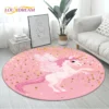 Alfombra redonda 3D de unicornio colorida y mágica para decorar el hogar, ideal para salas de estar y dormitorios infantiles, ofreciendo comodidad y estilo.